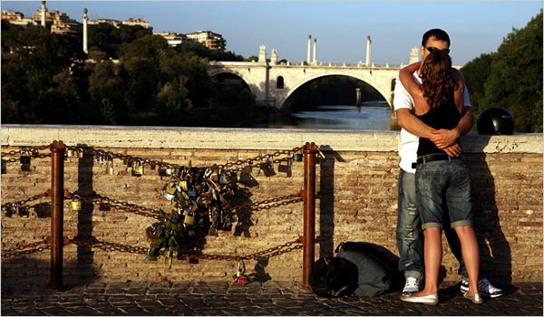 Roma Romantica Ponte Milvio ed i lucchetti dell'amore Romantic Rome 